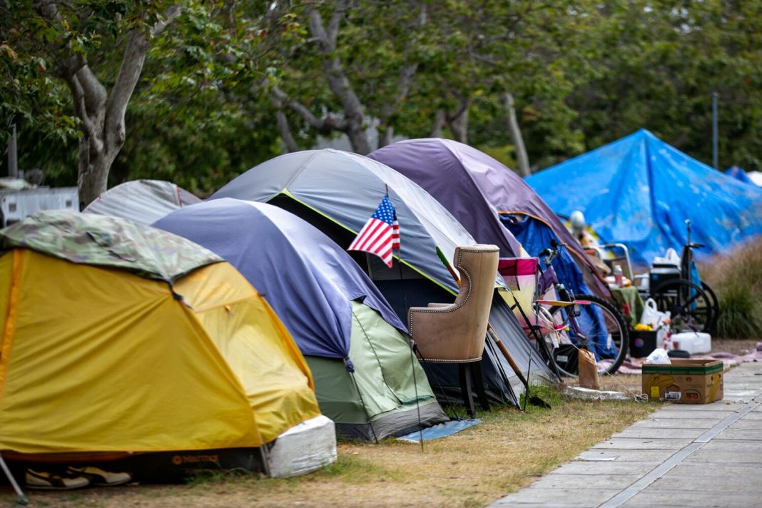 with-state-of-emergency-on-homelessness,-la.-county-officials-look-for-red-tape-to-cut