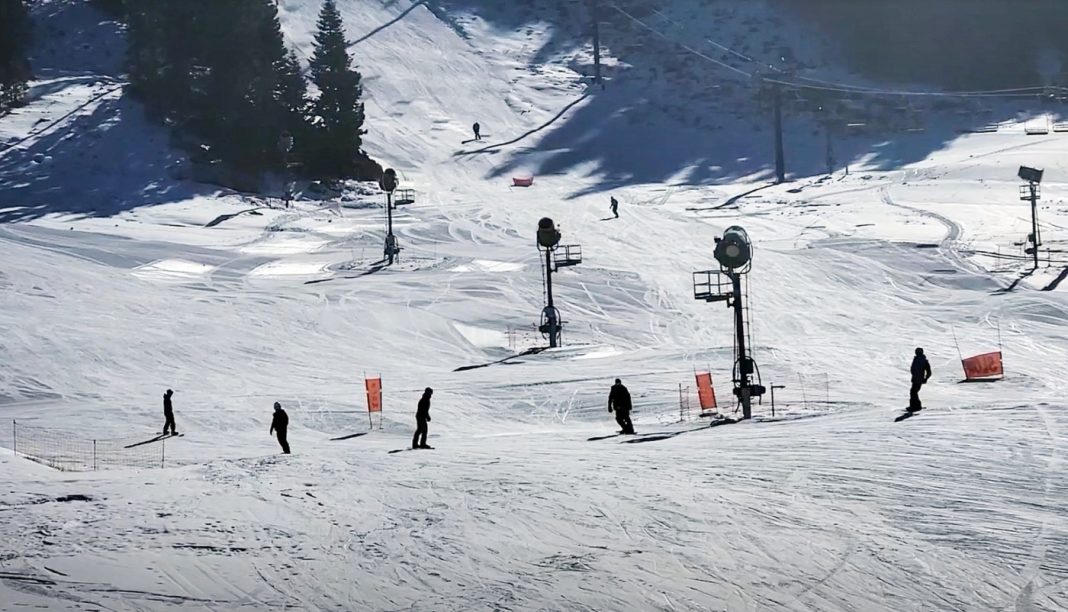 storm-brings-snow,-some-operational-delays-to-southern-california-ski-resorts