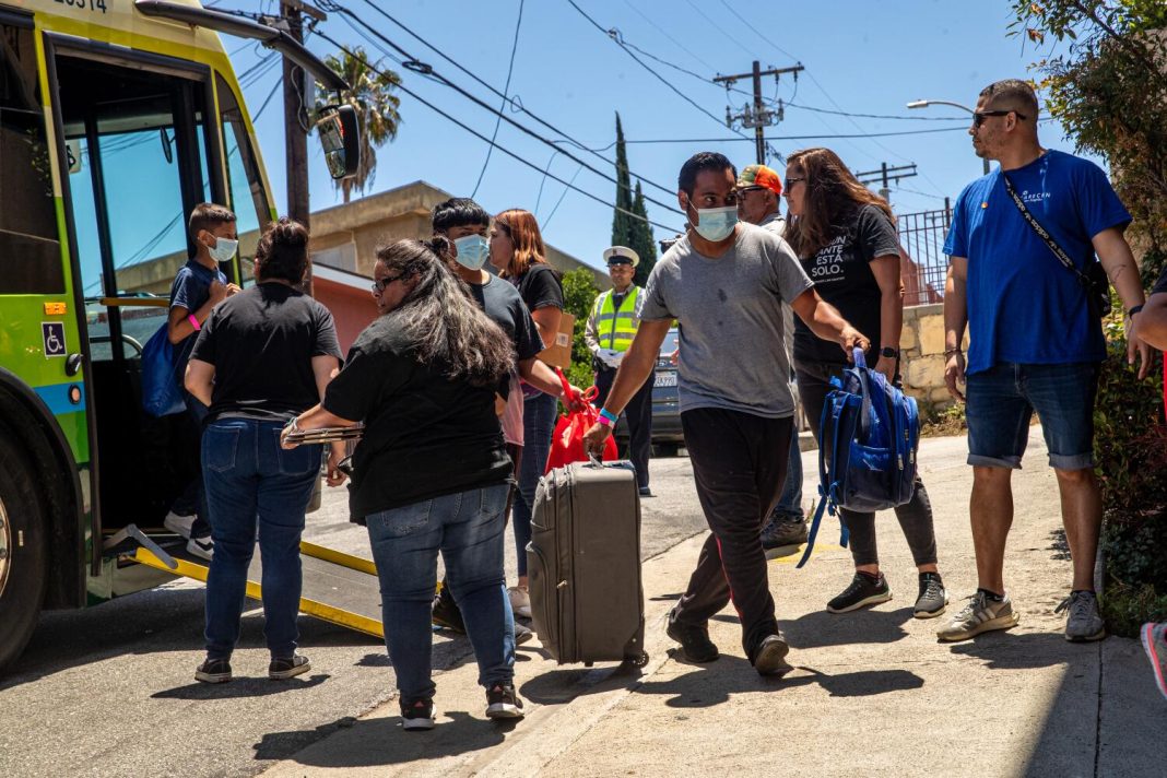thirteenth-bus-of-migrants-arrives-at-union-station-from-texas